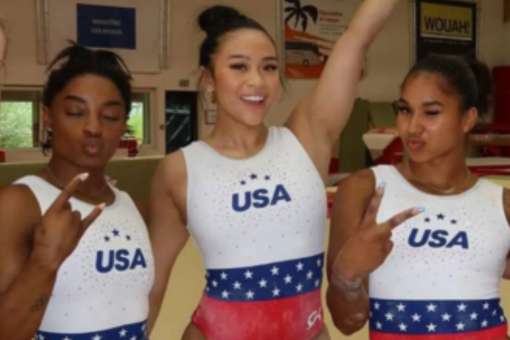 Simone Biles Picks a Dreamy Outfit To Return Beside Gymnastics Team 1 Year After Paris Olympics Simone Biles reunites with her Olympic teammates while donning a stunning outfit. Who did she meet and w