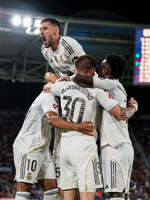 Real Madrid aplasta al Levante y consolida su liderato en LaLiga