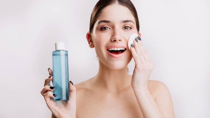 Los 5 tónicos faciales que recomiendan los expertos para una piel hidratada y luminosa