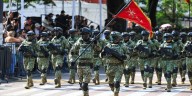 Corporaciones de seguridad desfilan ante miles en Jalisco