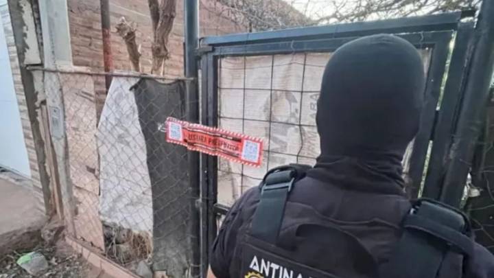 Narcomenudeo en Rincón de los Sauces: tres detenidos y allanamientos en domicilios señalados como puntos de venta