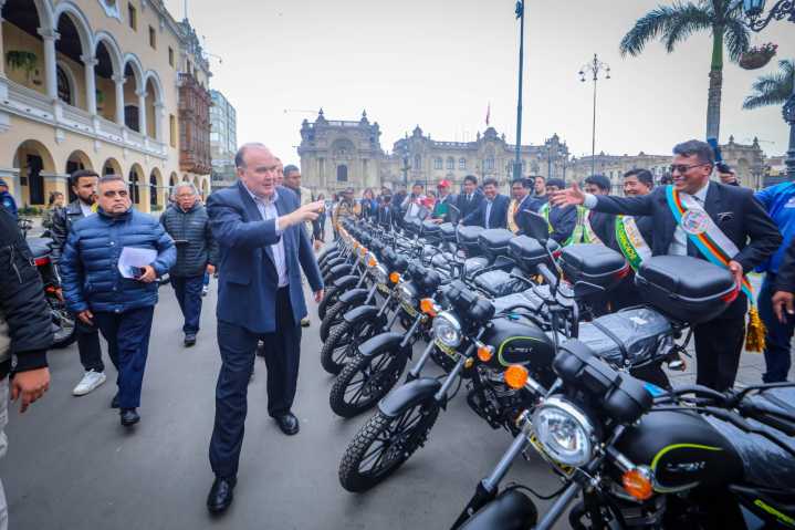 Alcalde de Lima entregó 80 motocicletas para reforzar la seguridad en centros poblados de Puno