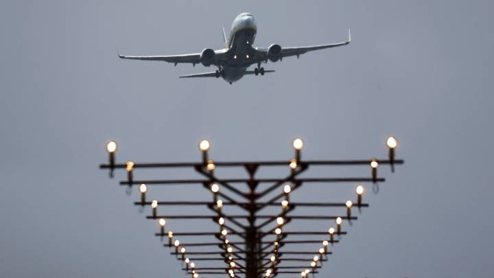 Palos en las ruedas del turismo