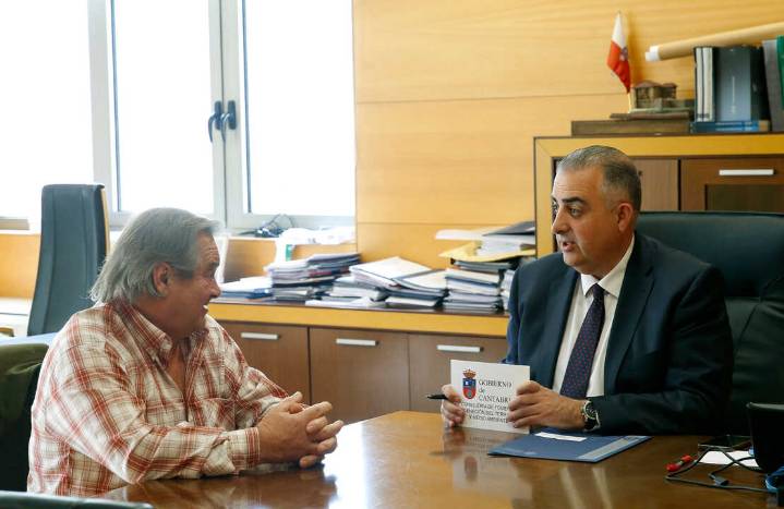 El regionalista Manuel Grande dimite como alcalde de Tudanca, cuya mayoría pasará al PP