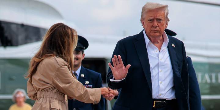 Donald Trump Seen Waving His Finger at Wife Aboard Marine One After Visiting the United Nations General Assembly
