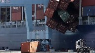 ¡Como en Perú! Decenas de contenedores cayeron al mar en el puerto de Long Beach, en Estados Unidos [VIDEO]