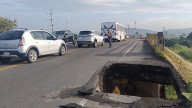 ¡No tenía señalética! Enorme socavón causa accidentes viales en bulevar Aeropuerto, Puebla