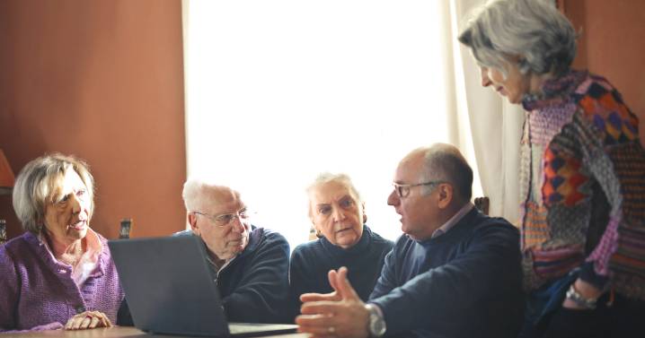 La ayuda de 1.150 euros de Hacienda a las personas que vivan con mayores de 65 años