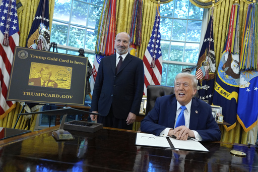 Qué saber sobre los planes de Trump de imponer un precio de 100.000 dólares a las visas H