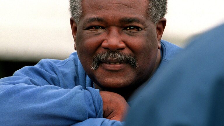 Longtime Patriots coach and executive Bobby Grier dies at 82