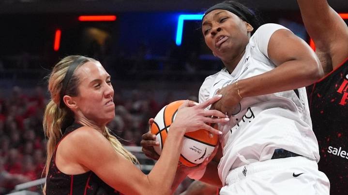 Jackie Young and NaLyssa Smith lead Aces past Fever 84