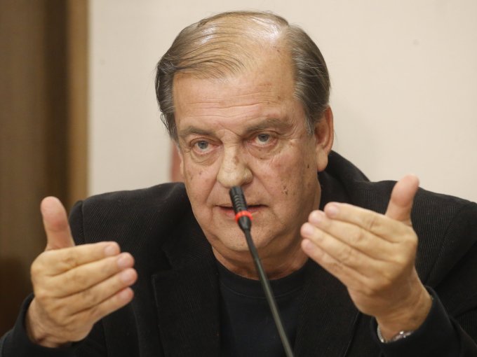 Francisco Vidal explicó su renuncia y aseguró que en su paso por TVN demostró con hechos su "obsesión" con el pluralismo