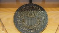 Reserva Federal de EU baja por primera vez la tasa de interés desde la llegada de Trump