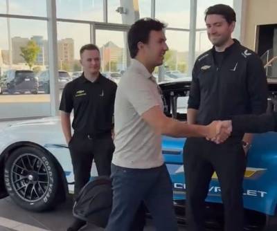 Visita el piloto mexicano Sergio ´Checo´ Pérez la fábrica de la escudería Cadillac