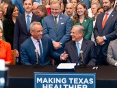 Greg Abbott firmó un paquete de leyes que cambiarán las reglas en la salud de todo Texas