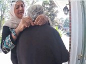 Video shows Ontario senior being robbed in broad daylight at her home