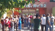 En Delicias, alumna de secundaria agrede con hacha y navaja a madre de familia