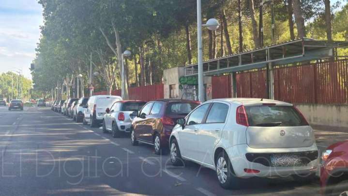 ¡Increíble hasta donde llegan los coches aparcados para ir a la Feria de Albacete!