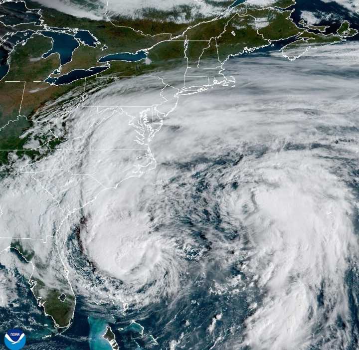 Imelda se convierte en huracán y amenaza con lluvias en Carolina del Norte