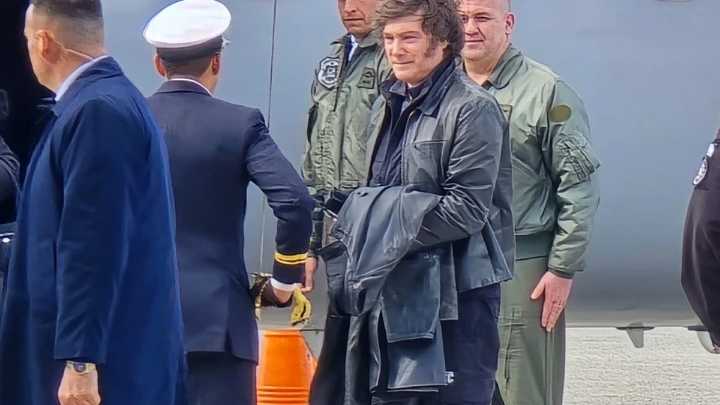 Milei se gastó 300 mil dólares en tres aviones para ir a Ushuaia y tuvo que suspender la caminata por falta de gente