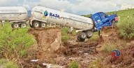 Colapsó la Transpeninsular por tormenta "Mario"; pipa de gas quedó atrapada