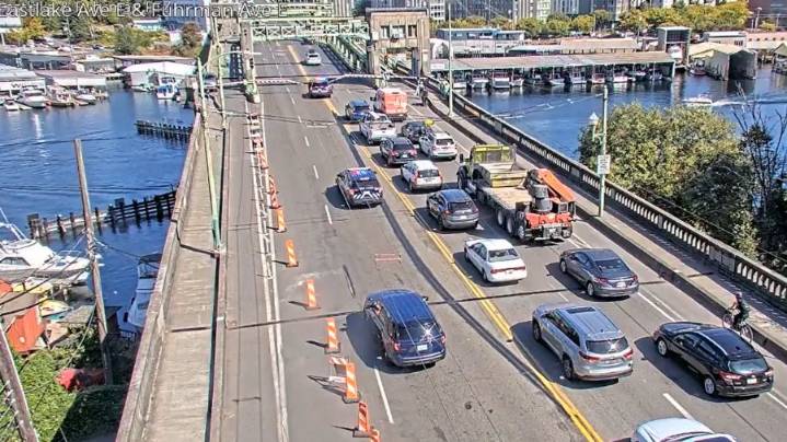 Car jumps Seattle bridge to get away from police