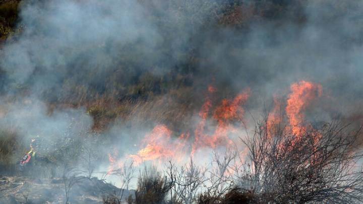 Villasinta del Torío sufe un incendio de nivel 2 que moviliza a una veintena de medios