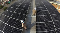 ¿Bajarán los precios de las facturas de luz en Colombia? Gobierno podría regular baterías eléctricas para reducir tarifas