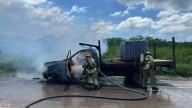 Se incendia camioneta en la carretera Tepic