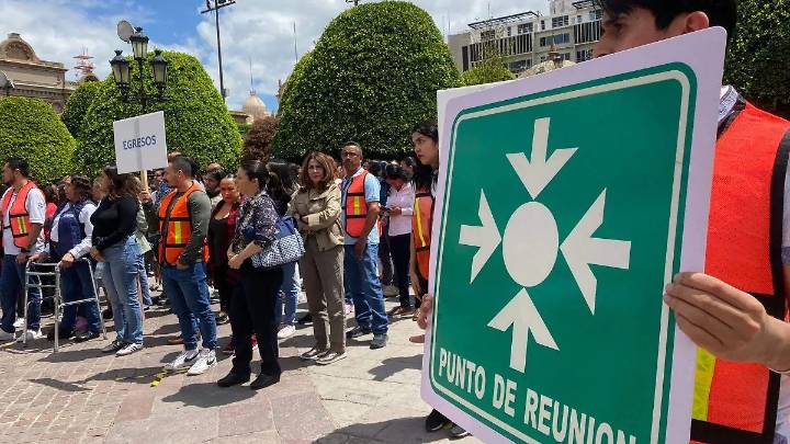 Realizan con éxito simulacro por sismo en Presidencia Municipal de León