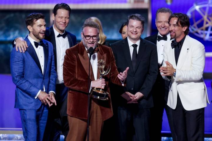 'The Studio' bate récord en los Emmy; 'Adolescence' y 'The Pitt' completan una noche histórica