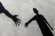 Dramático: un hombre intentó secuestrar a un niño que se soltó de la mano de su mamá