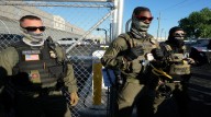 California prohíbe uso de máscaras a agentes de inmigración