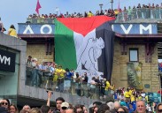 Protestas en favor de Palestina durante la Concha y apoyo en cada trainera