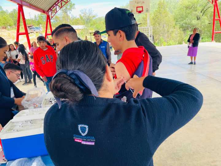 Refuerza Estado la vacunación en zona serrana