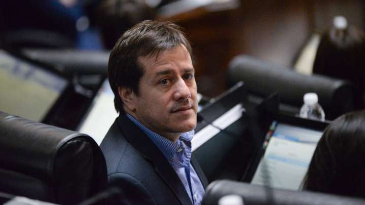 Mariano Recalde criticó el fallo que prohíbe difundir los audios de Karina Milei