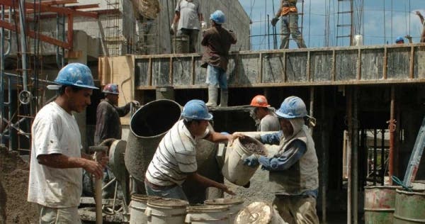 La mitad de los tucumanos con empleo están en la informalidad