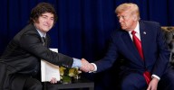Trump sale al rescate de Milei en el momento más crítico de su gestión