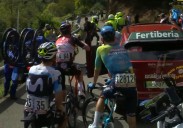 Susto en la subida a L'Angliru en La Vuelta: una protesta propalestina corta la carrera