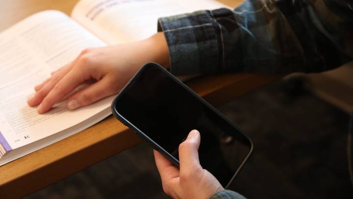 Many South Dakota school districts require locked cell phones