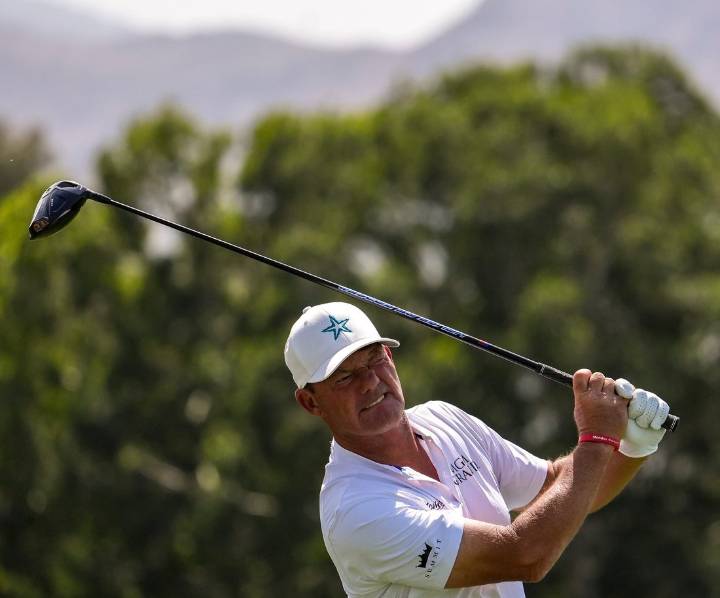 Deadspin | Alex Cejka, Stewart Cink tied atop Stifel Charity Classic