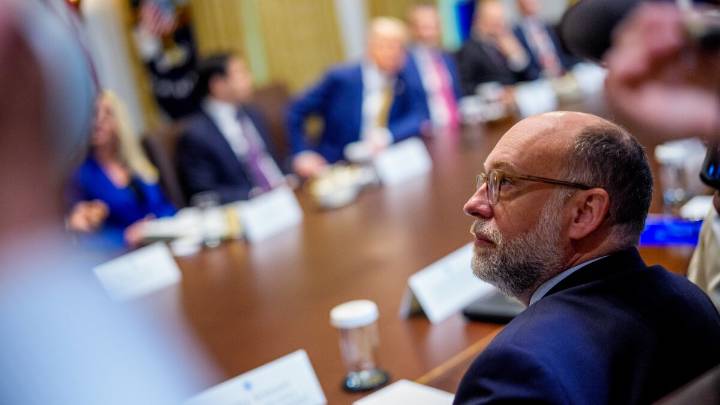 White House threatens layoffs — not furloughs — if the government shuts down