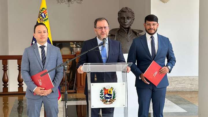 Cancillería denuncia que EEUU abordo atunero venezolano en aguas del Caribe