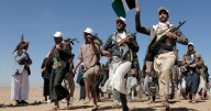 Ataque a buque con bandera holandesa frente a Yemen deja 2 heridos; tripulación abandona nave