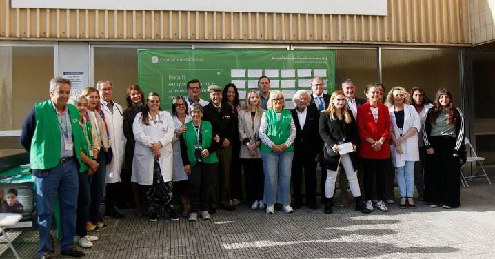 La ciudad se llena de mensajes reivindicativos contra el cáncer