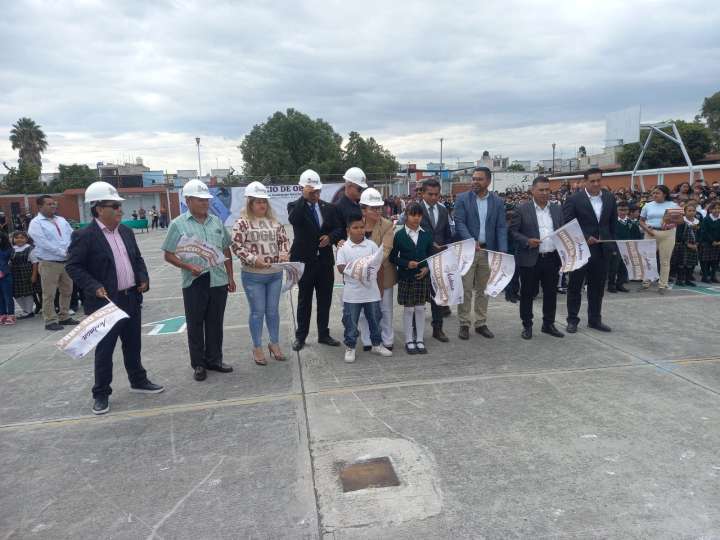 Blanca Osorio, comienza construcción de techumbre en Primaria de Real del Valle, Acolman