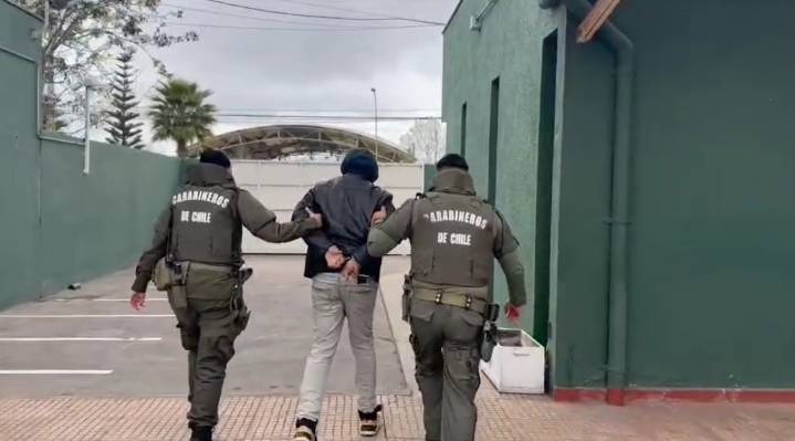 La Serena: hombre con 14 reiteraciones atropella a carabinera para evadir control policial