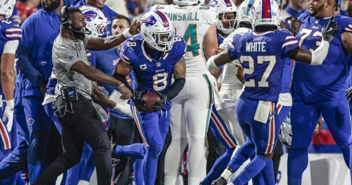 Walker, Bernard step up late to push Bills past Dolphins