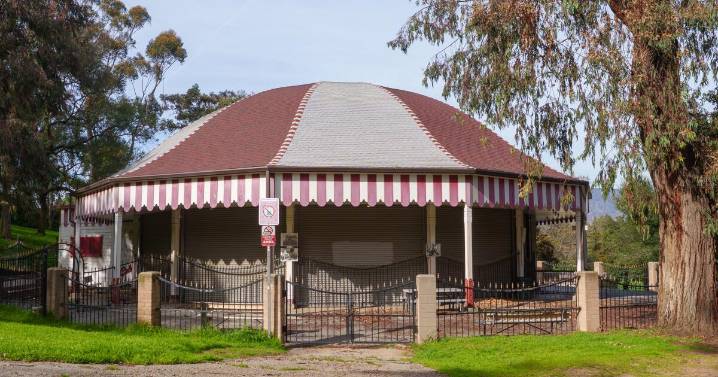 City buys Griffith Park carousel, where Disney dreamed up a theme park. It could reopen soon