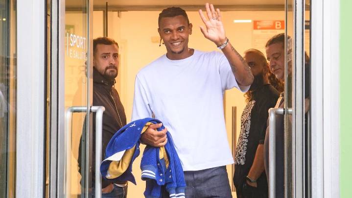 Inter signs Akanji on loan from Manchester City to tackle defensive issues